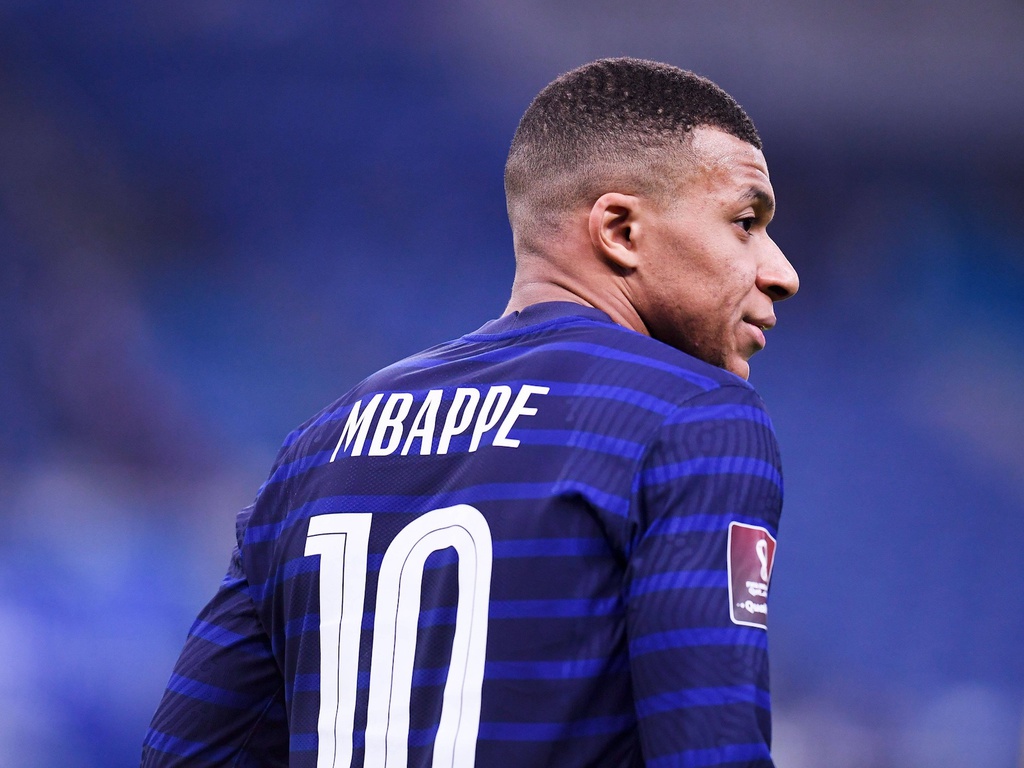 Liverpool mới đây cũng đã gia nhập cuộc đua chiêu mộ tiền đạo Mbappe 