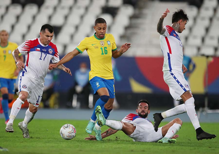 Brazil 1-0 Chile: Thiếu người, Brazil bảo vệ bàn thắng vất vả