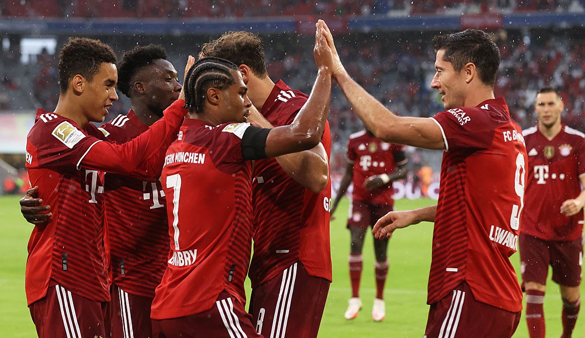 Lewandowksi ghi bàn mở tỷ số cho Bayern