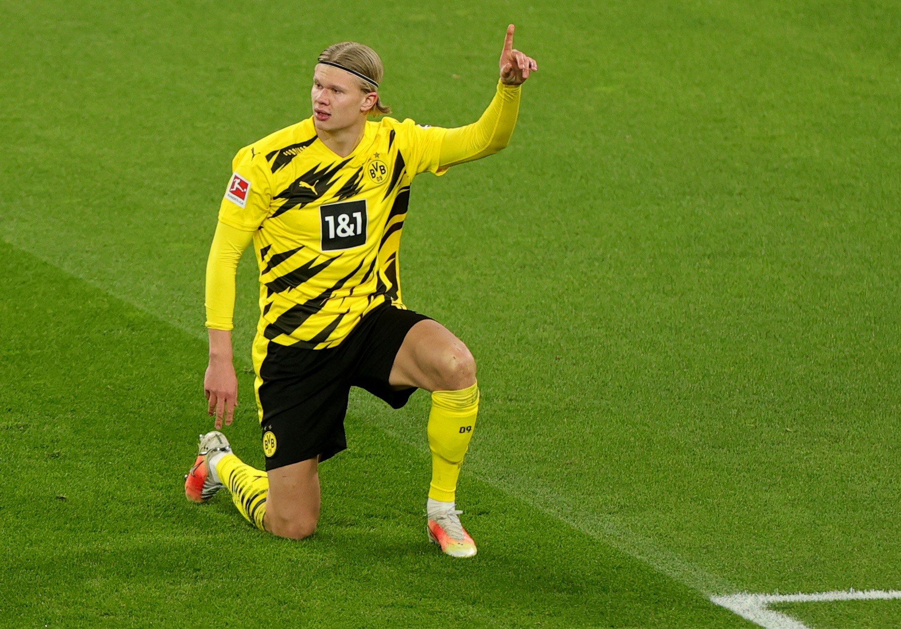 Dortmund Erling Haaland và bí mật hét to vào thủ thành Bono