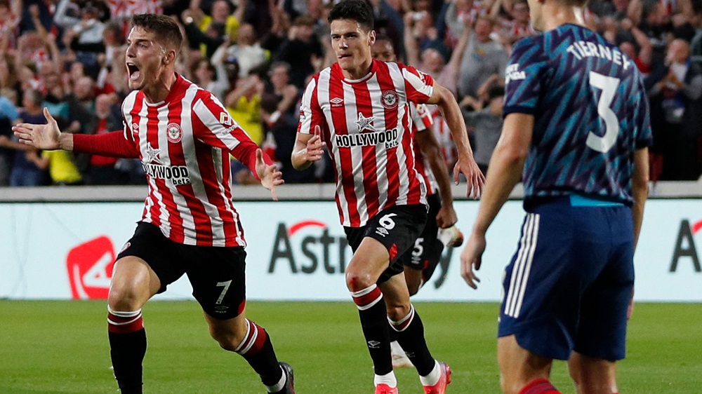 Brentford chiến thắng Arsenal