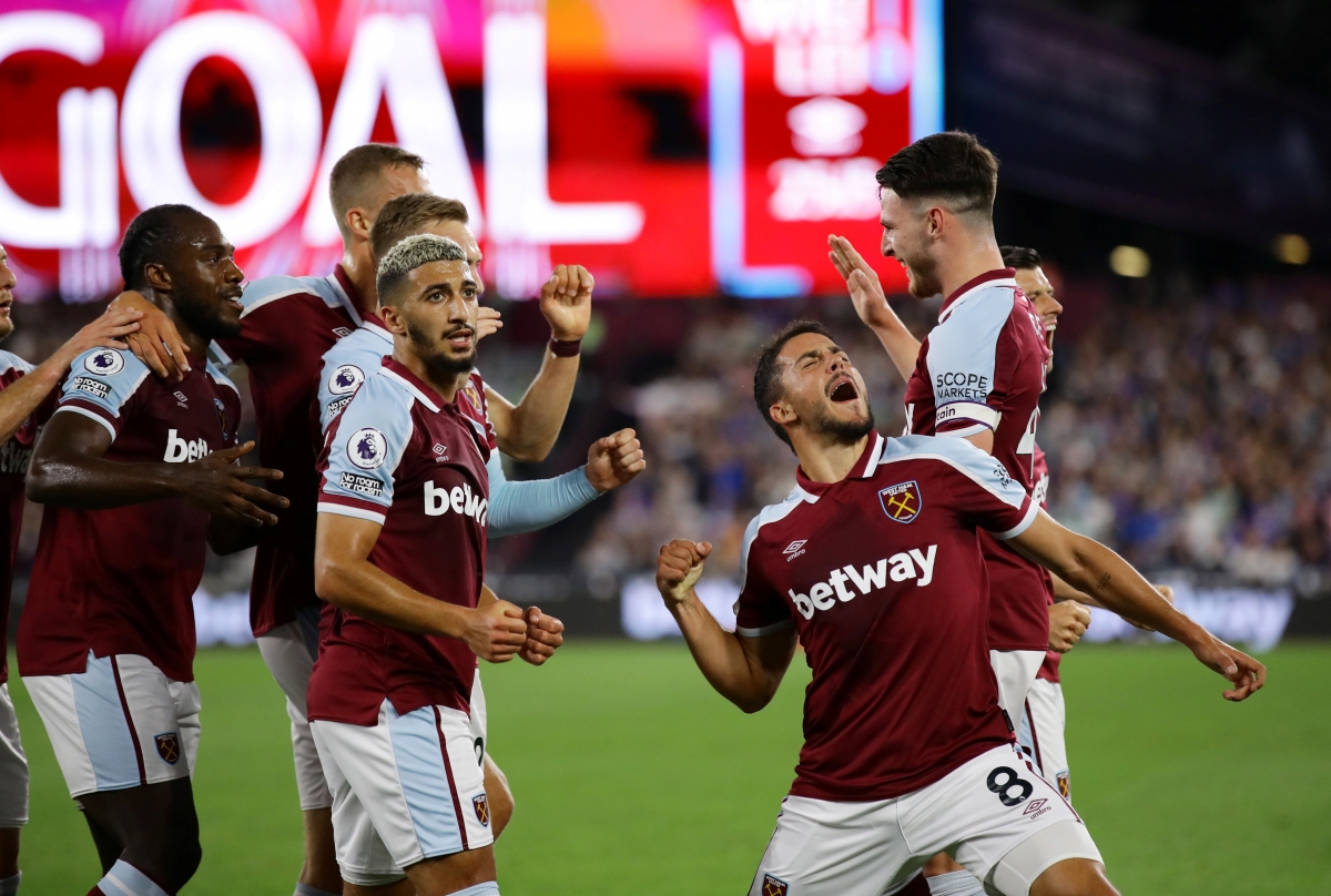 West Ham thắng Leicester bất ngờ lên đỉnh bảng xếp hạng