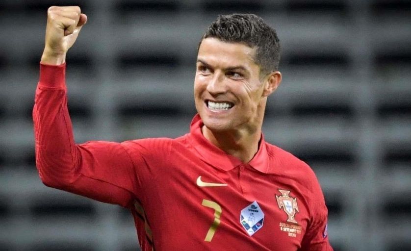 Ronaldo là siêu sao bóng đá nổi tiếng thế giới