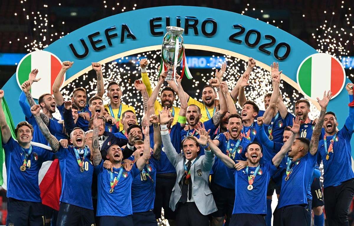 Nhà vô địch EURO 2020 Italia tăng 2 bậc lọt vào top 5