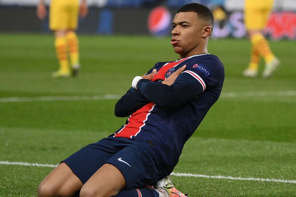 Kylian Mbappe bước vào ngôi đền của những huyền thoại bóng đá thế giới