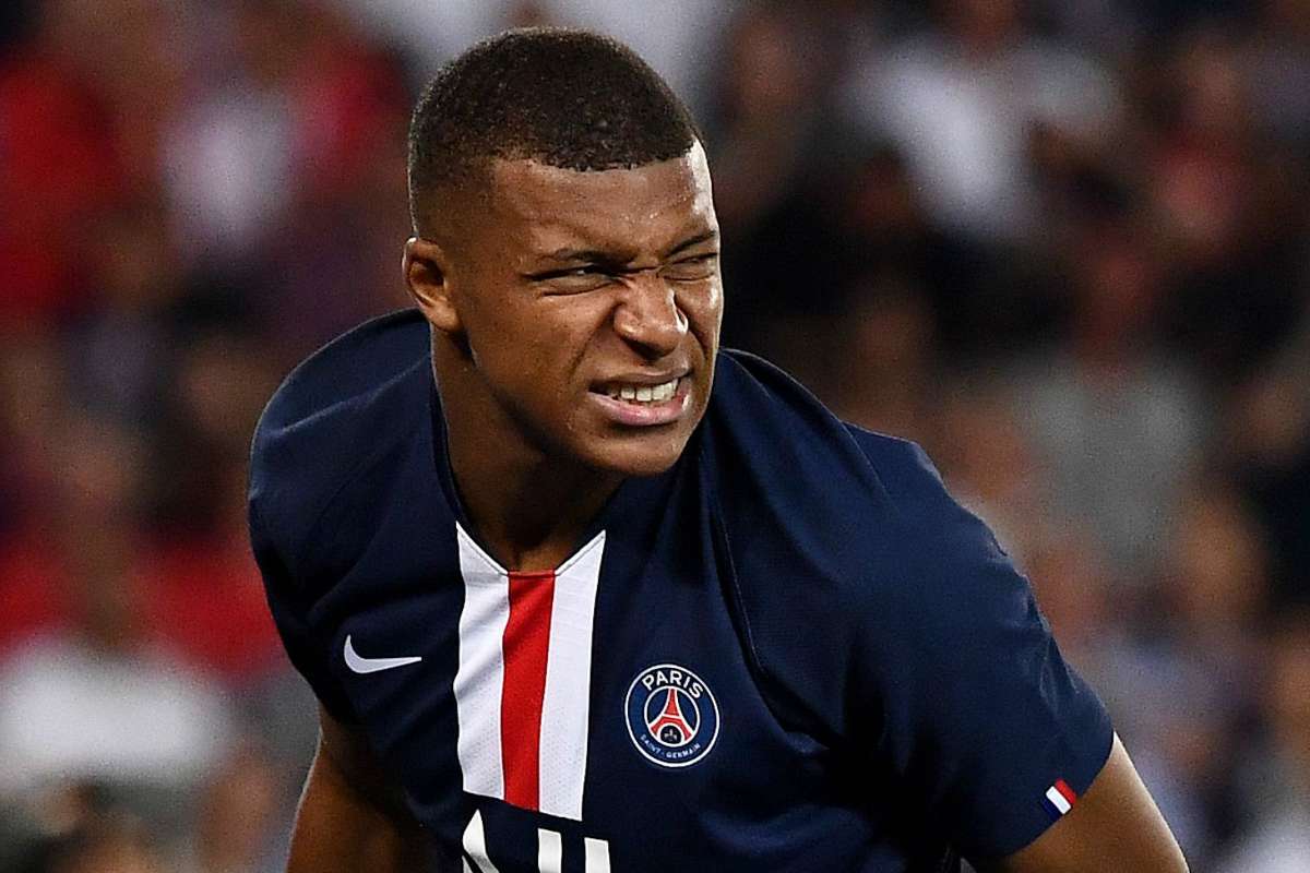 Neymar khen ngợi Kylian Mbappe: 'Mbappe là cậu bé vàng của CLB PSG'