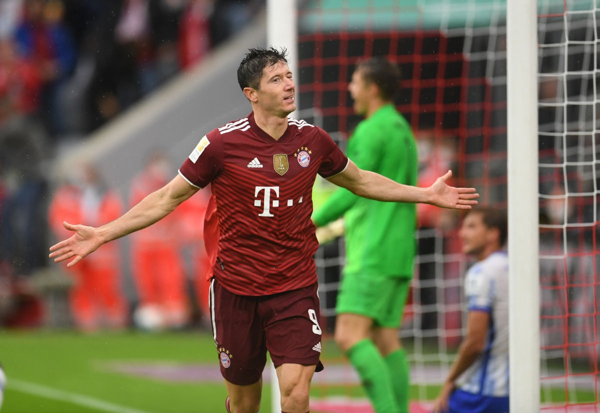 Lewandowski cán mốc 300 bàn cho Bayern Munich