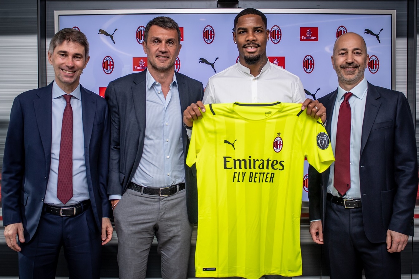 Mike Maignan mang đậm dấu ấn trong trận mở màn của AC Milan