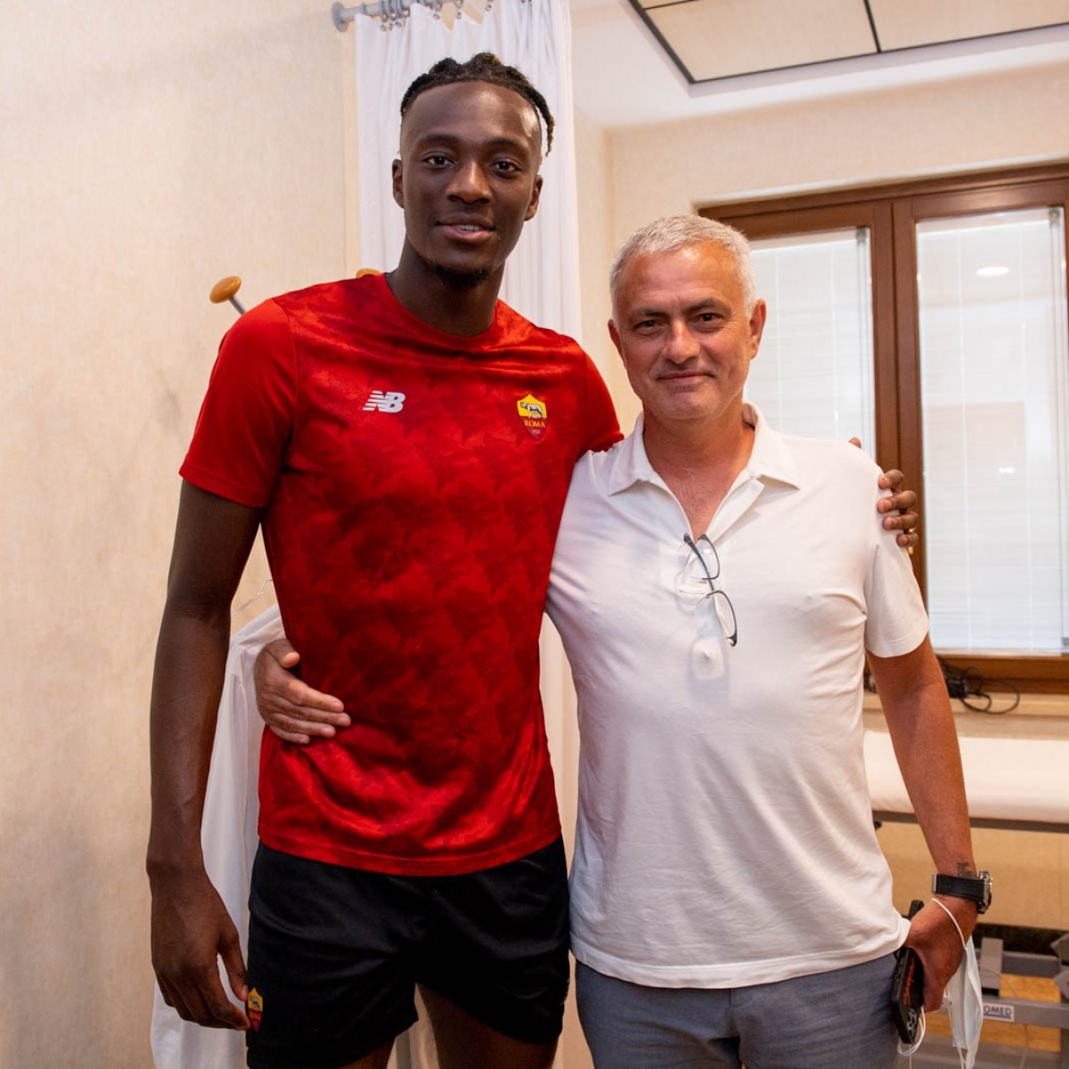 Tammy Abraham tỏa sáng rực rỡ trước Fiorentina trong ngày ra mắt Roma