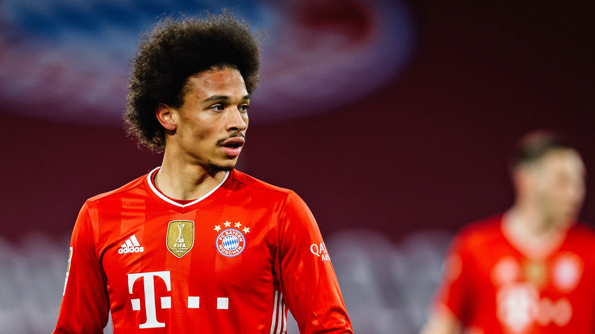 Leroy Sane gặp khó khăn khi chơi cánh phải tại Bayern Munich