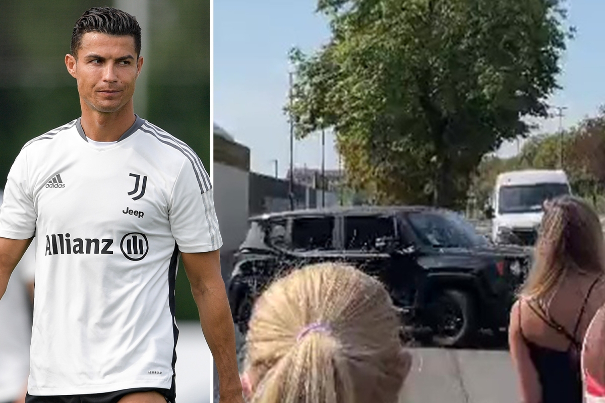 Siêu sao Ronaldo chia tay đồng đội Juventus trong 40 phút